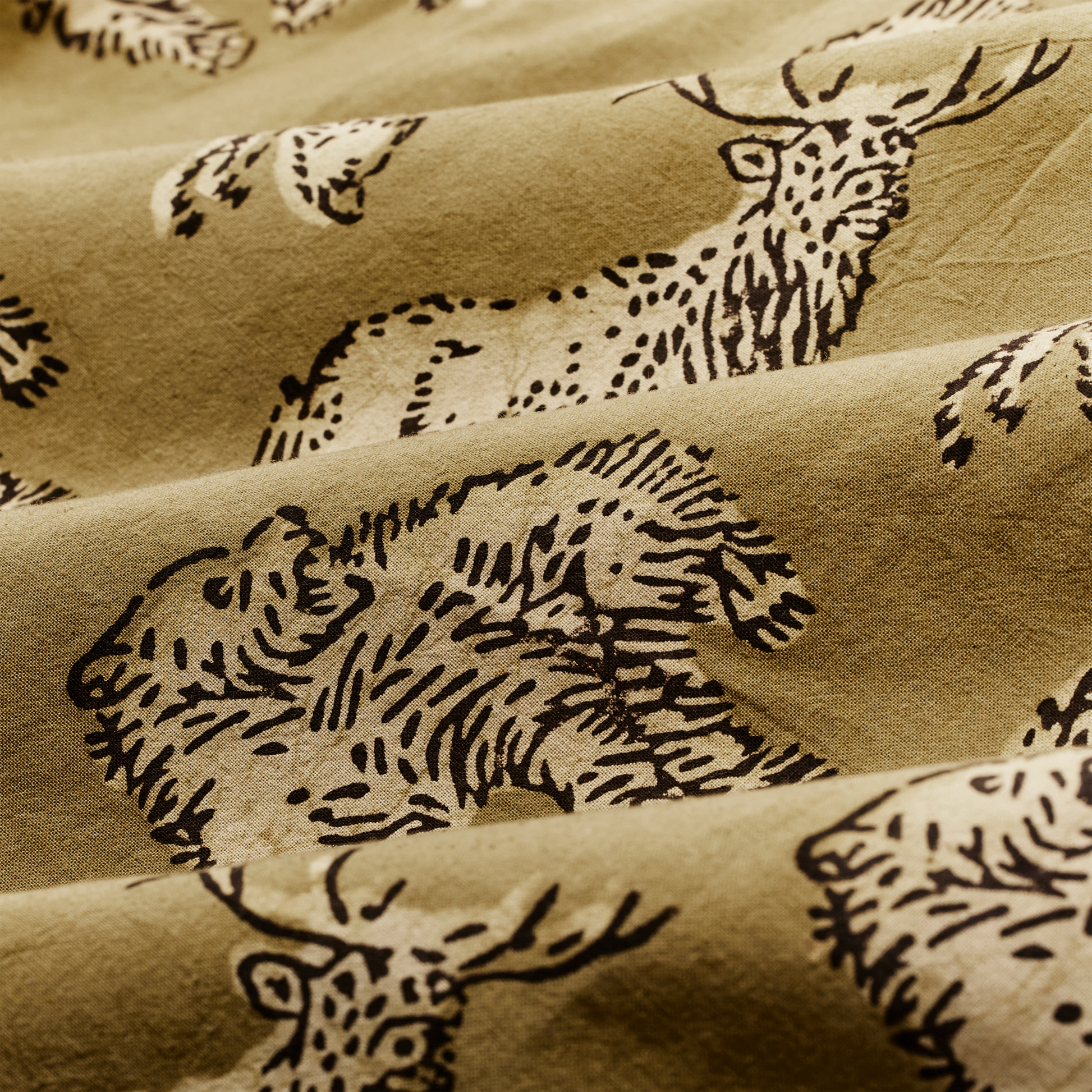 Alternate view of the Filson Handprinted Camp Shirt - Wildlife Print